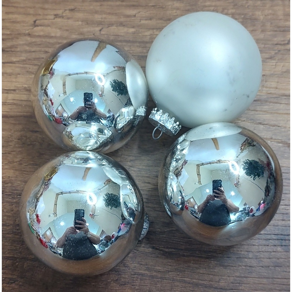 VTG G&D Glass Christmas Ornament Lot Silver White Matte Finish Lot Of 4 D2